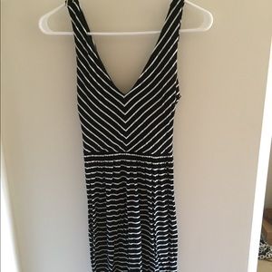 Black white sleeveless Loft Dress